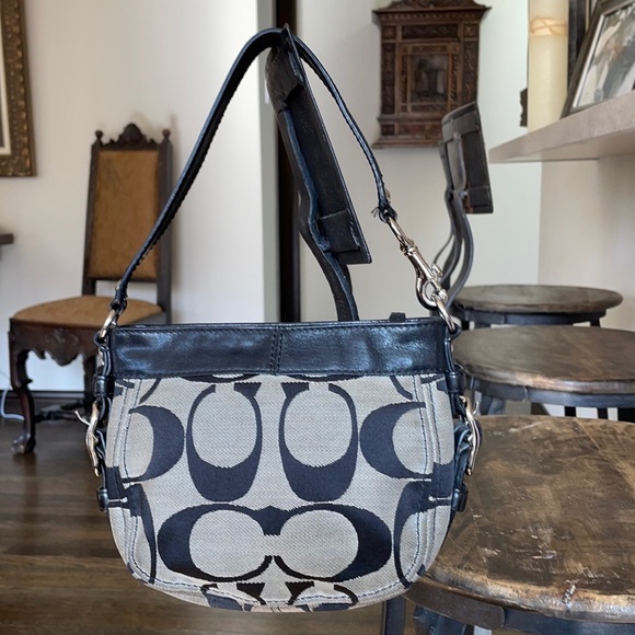 Coach Handbags - Gorgeous Coach bag